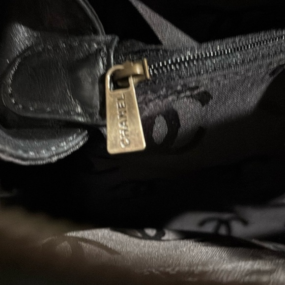 GORGEOUS Authentic CHANEL Black Calfskin Wild Stitch Surpique shoulder bag - Picture 13 of 16